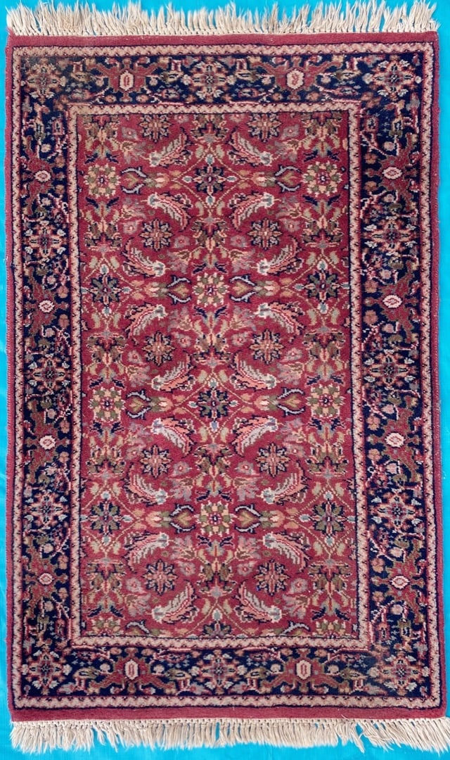 SAROUK HAND KNOTTED RUG, 2.0 x 3.4 (61cm x 102cm): Sarouk rug was hand knotted in India of 100% natural wool and has a cotton foundation. The rug has full, wool piles and is in excellent condition. Beautiful colors with excellent q