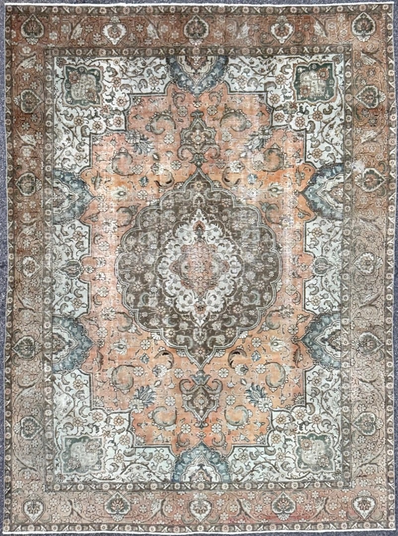 ANTIQUE PERSIAN SAROUK HAND KNOTTED, 9.7 x 13.0 (292cm x 396cm): Offered here is an antique Persian Sarouk rug was hand knotted in Iran (Persia) of 100 percent natural wool and has a cotton foundation. This rug is 90+ years old, has medium to low, wool piles and is