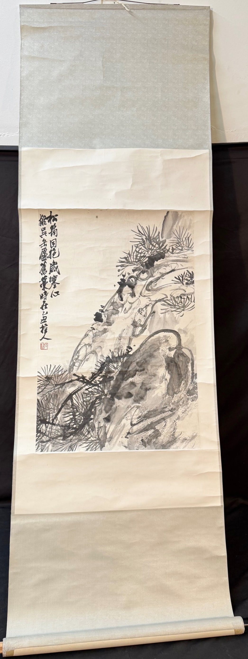 ANTIQUE ORIGINAL CHINESE INK SCROLL PAINTING BY WUSHAREN TITLED PINE AND WINTER INTEGRITY, 24.5IN x: Beautiful vintage Chinese hanging scroll painted in expressive literati style. The artwork shows an ancient pine tree growing from rugged rocks, symbolizing strength, endurance, and integrity. This sc