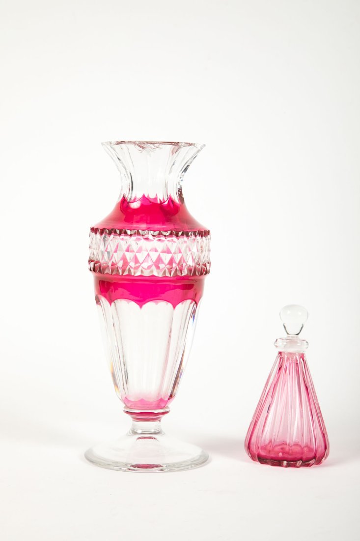 A lot of two crystal vessels: a high-quality Belgian vase made by Val Saint Lambert, with a small fl (1 of 2)