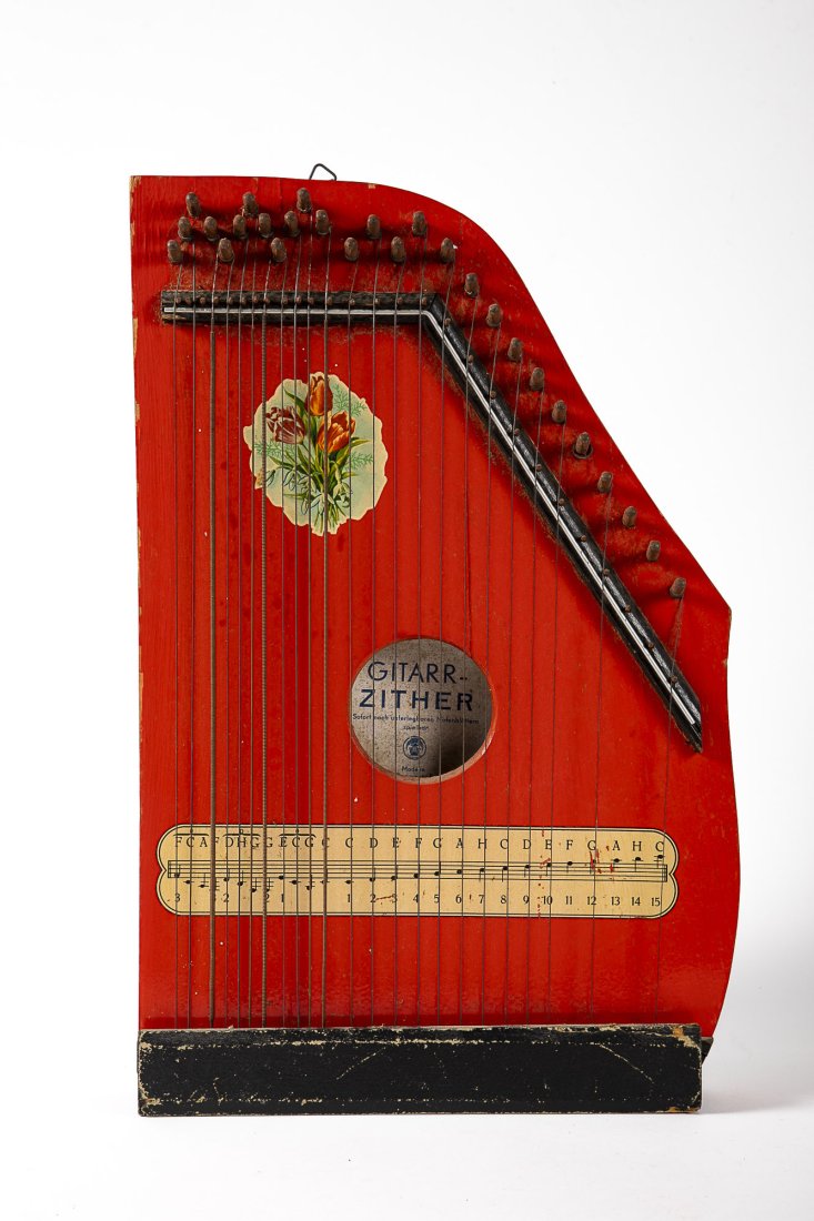 Ancient German sitar, from the end of the 19th century, the beginning of the 20th century, made of: Ancient German sitar, from the end of the 19th century, the beginning of the 20th century, made of wood and decorated with hand paintings, length: 29 cm, width: 25 cm