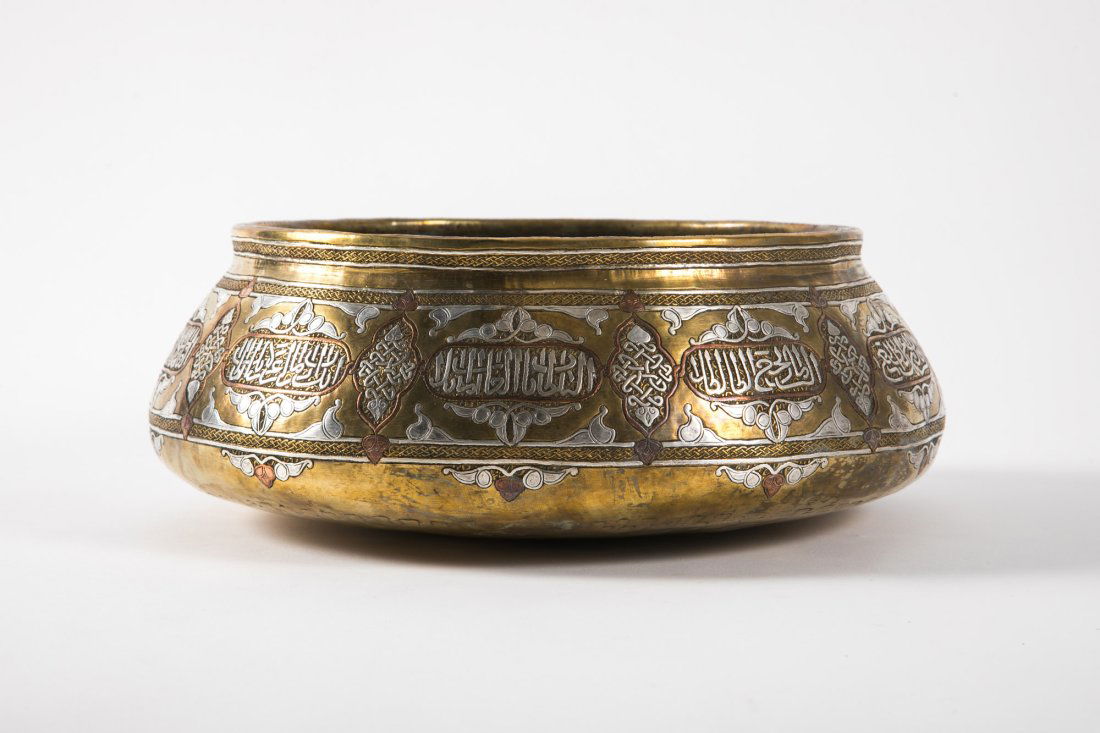 Antique Islamic pot, decorated with Damascene work, height 12 cm diameter 29 cm (1 of 4)
