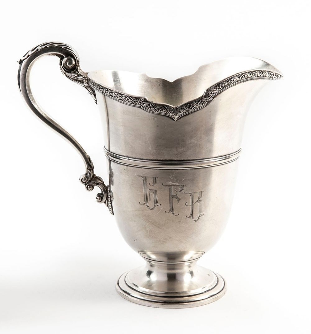 Luxury and high-quality American silver pitcher, made by Tiffany & Co, crafted from sterling silver: Luxury and high-quality American silver pitcher, made by Tiffany & Co, crafted from sterling silver (925), volume: 3.5 pints, weight: 1145 grams, height: 24.5 cm, total width including handle: 25 cm,