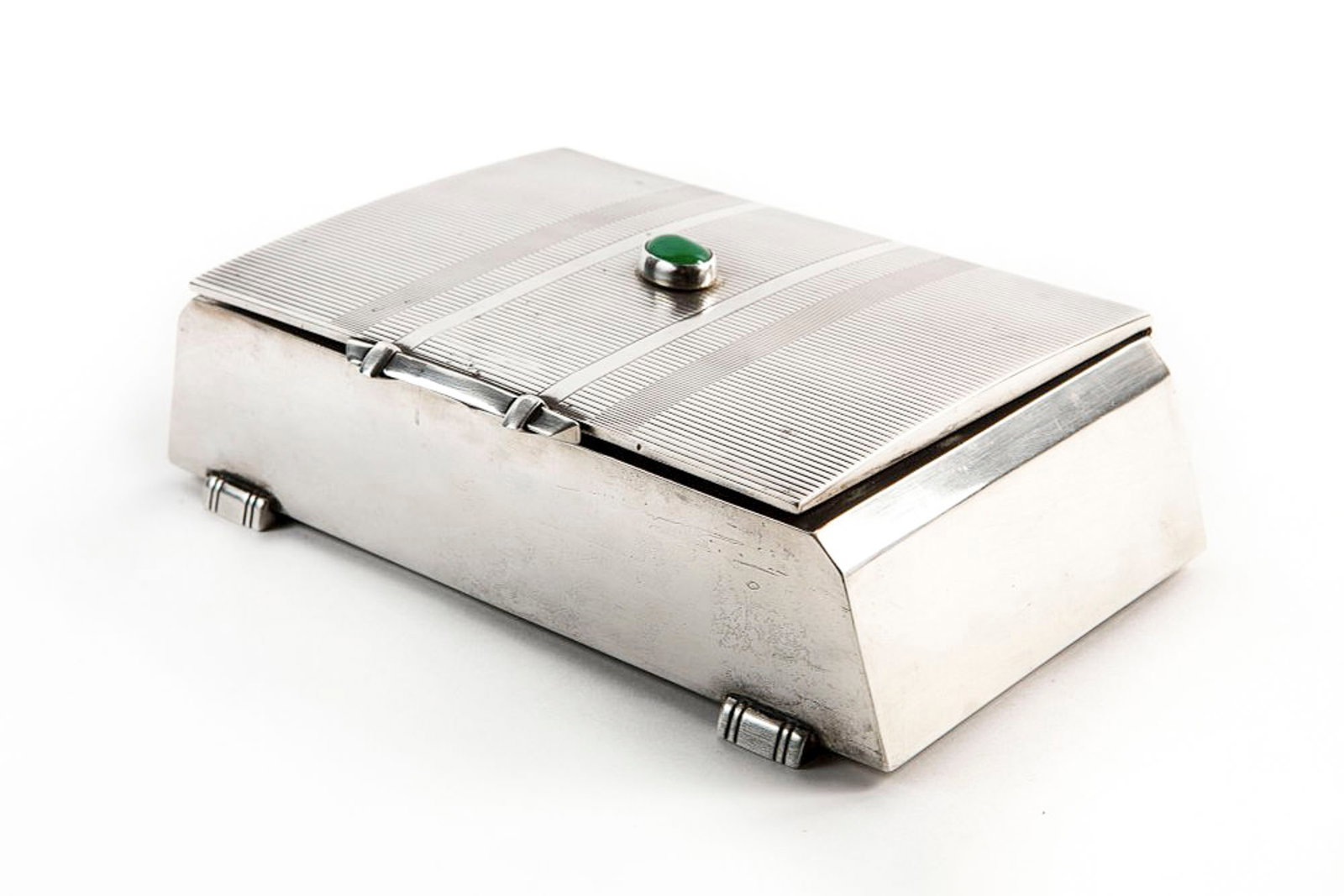 English desk box, made of silver (sterling), wood-lined interior, the lid handle set with an oval: English desk box, made of silver (sterling), wood-lined interior, the lid handle set with an oval cabochon of green chrysoprase stone, manufactured by the silversmith 'Deakin & Francis' (a silversmith