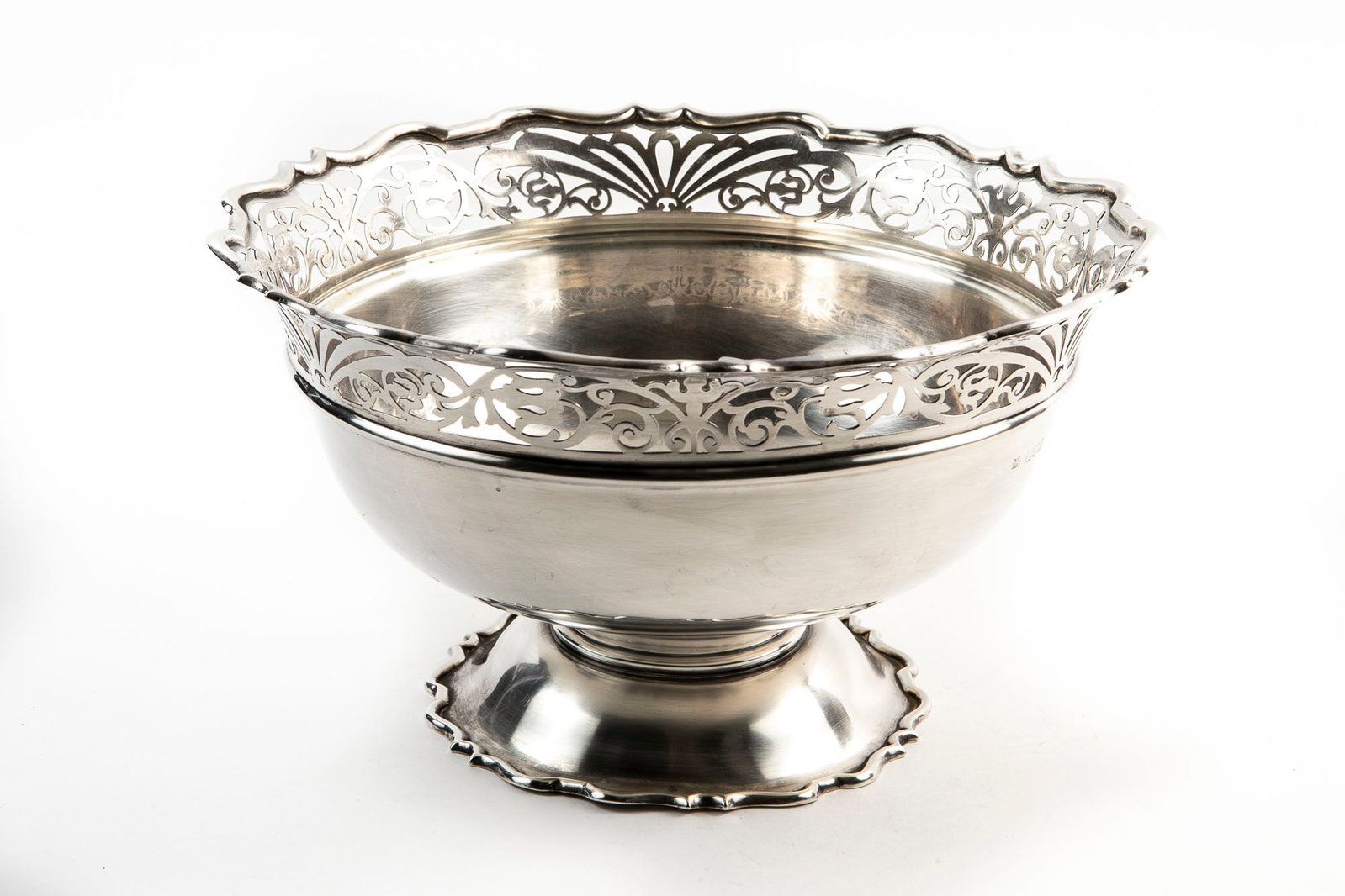 An antique and high-quality English silver bowl, made of 925 sterling silver, produced by the (1 of 6)