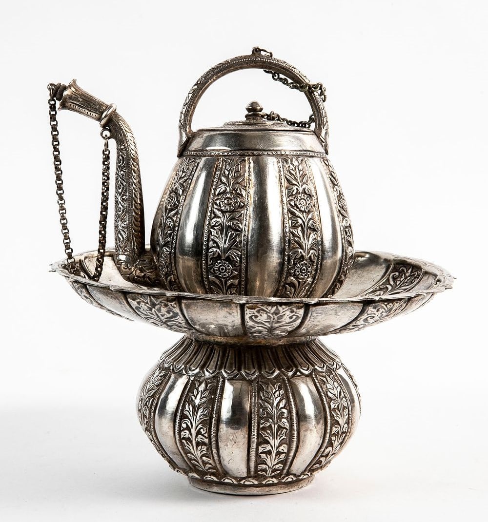 Antique Indian tea pot and matching base, from the late 19th century, made of silver and: Antique Indian tea pot and matching base, from the late 19th century, made of silver and hand-hammered, total weight: 930 grams, overall height: 23.5 cm, base diameter: 20 cm,