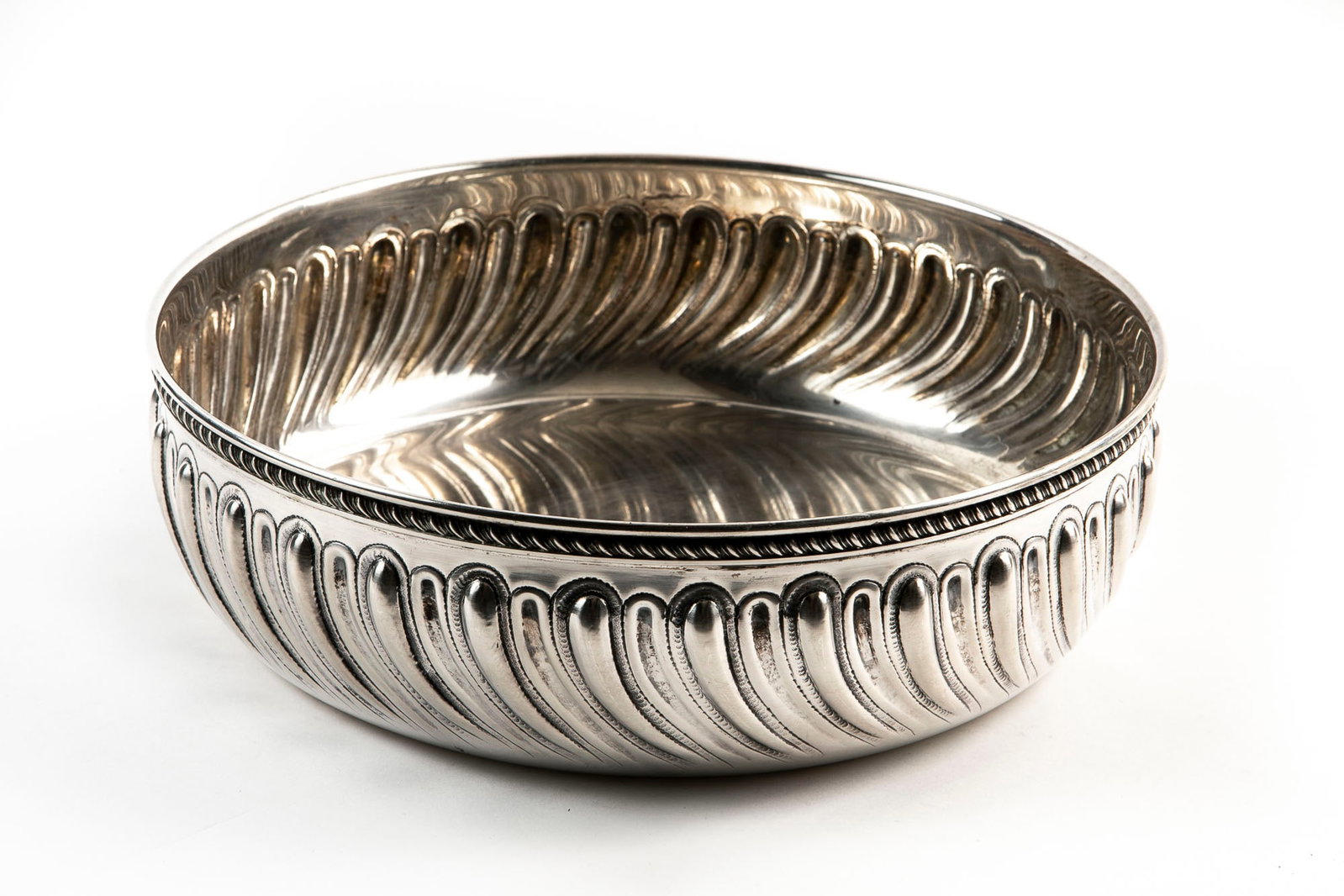 Italian silver bowl, made by Lavorazione a Mano, made of 800 silver, hand-decorated, hallmarked, (1 of 5)