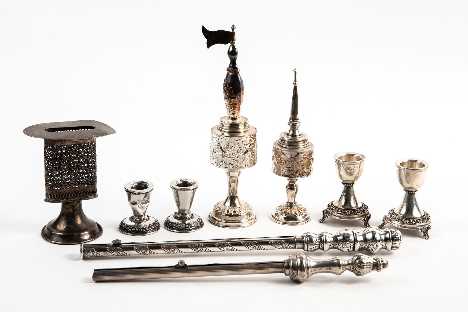 A lot of silverware, defects on some of them, total weight: 350g, Length of candle-lighters: 23.5-27 (1 of 2)