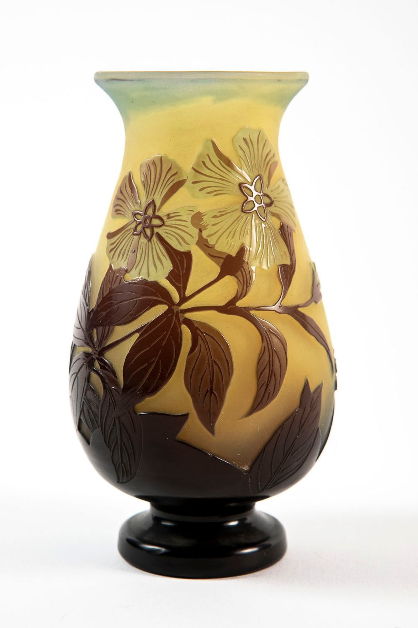 French antique glass urn Art Nouveau, ca. 1900, made by Emile Galle, decorated and signed with: French antique glass urn Art Nouveau, ca. 1900, made by Emile Galle, decorated and signed with cameo, a a sought-after color combination of purple and yellow, Height: 13.5 cm, Width: 8 cm,