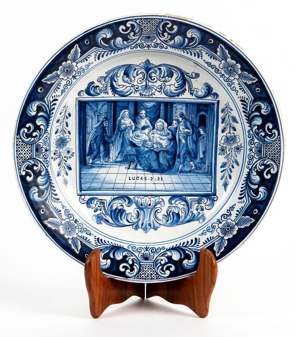 A large and beautiful delft plate, made by Tichelaar Makkum, signed, decorated with hand paintings (1 of 4)