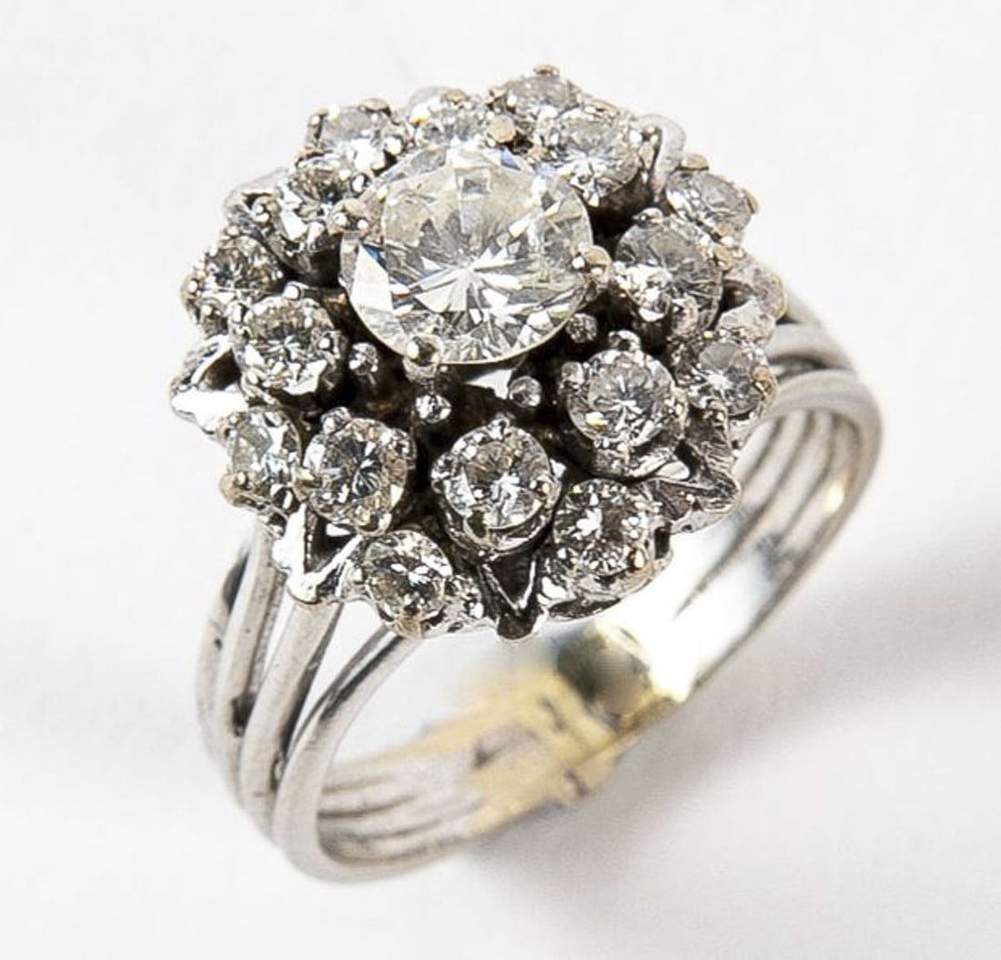 A 14-karat white gold ring, set with 17 diamonds with a total weight of about 2 karats, unsigned,: A 14-karat white gold ring, set with 17 diamonds with a total weight of about 2 karats, unsigned, total weight: 6.3 g, Ring diameter: 18 mm