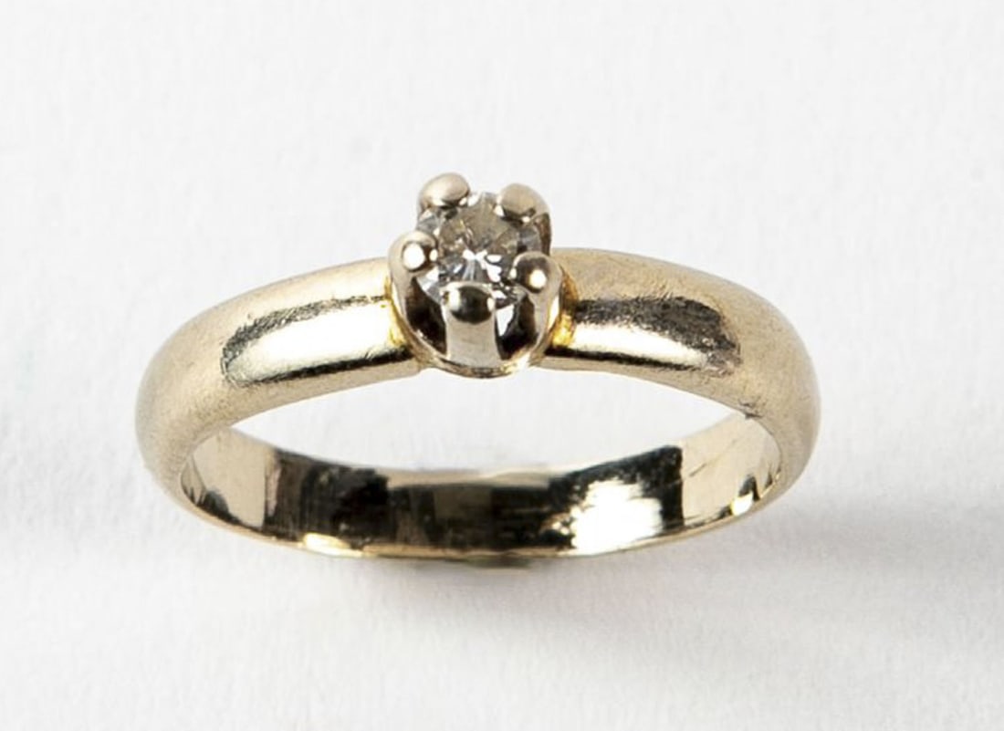 Solitaire ring, made of 14k gold, set with a small diamond weighing about 6 points, total weight: (1 of 8)