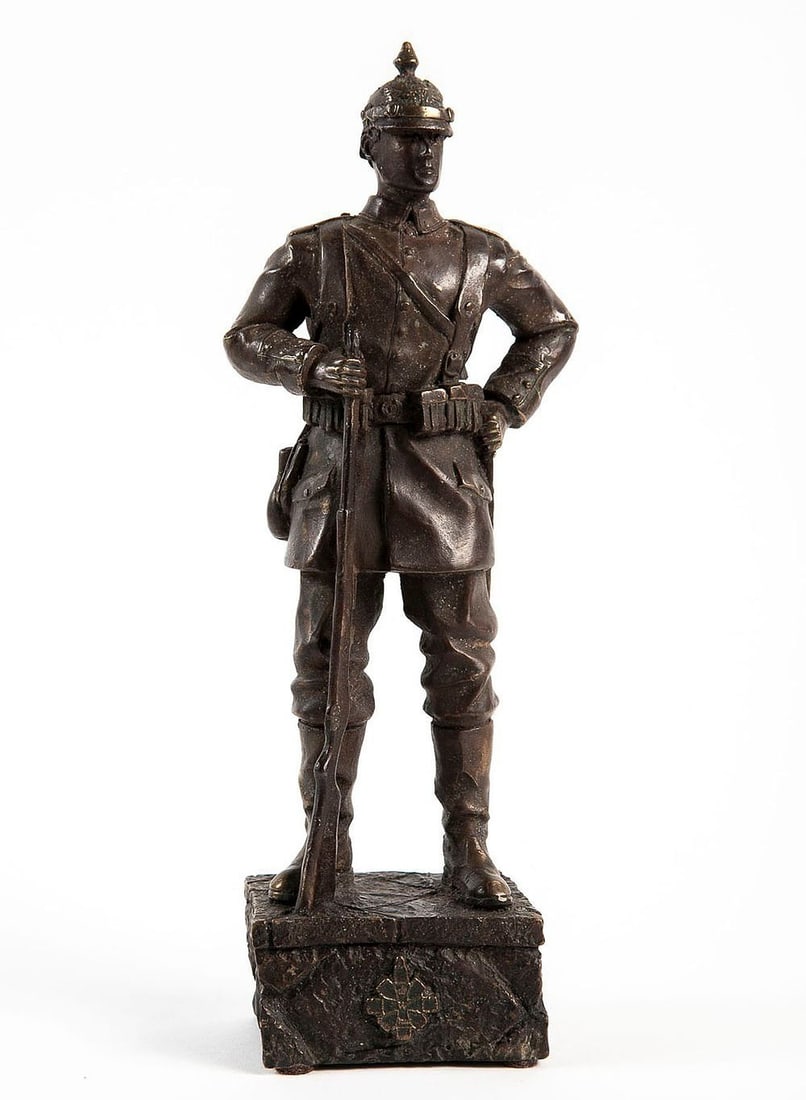 German bronze figurine, in the form of a soldier from the First World War, brown patina, heavy,: German bronze figurine, in the form of a soldier from the First World War, brown patina, heavy, Height: 27.5 cm, width: 8 cm,