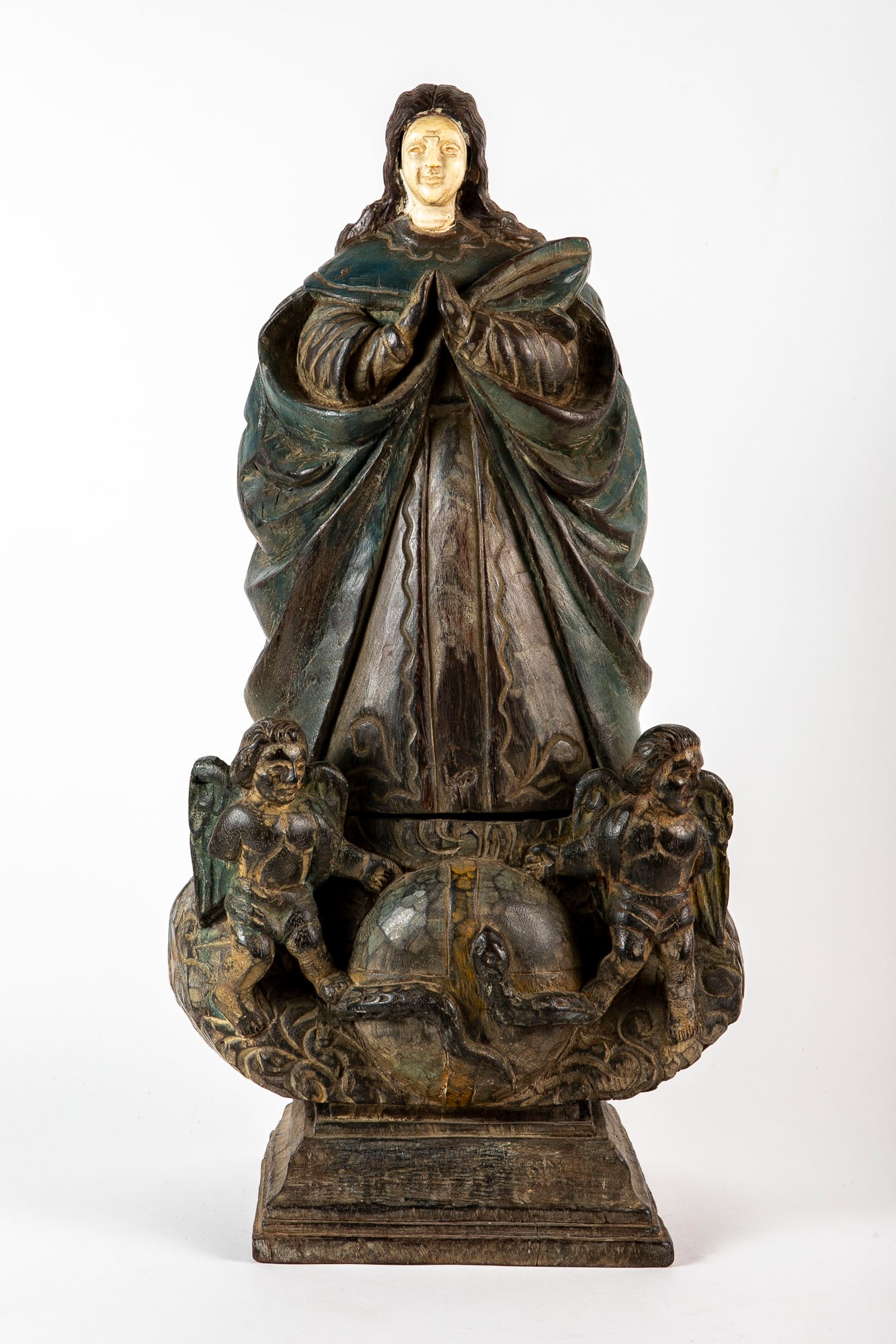 An antique Portuguese statue from the beginning of the 18th century (1700-1750 approximately), made (1 of 7)