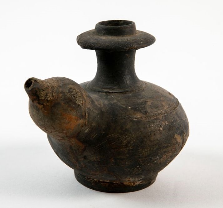Kendi from Southeast Asia, end of the 17th century - beginning of the 18th century, made of pottery, (1 of 7)
