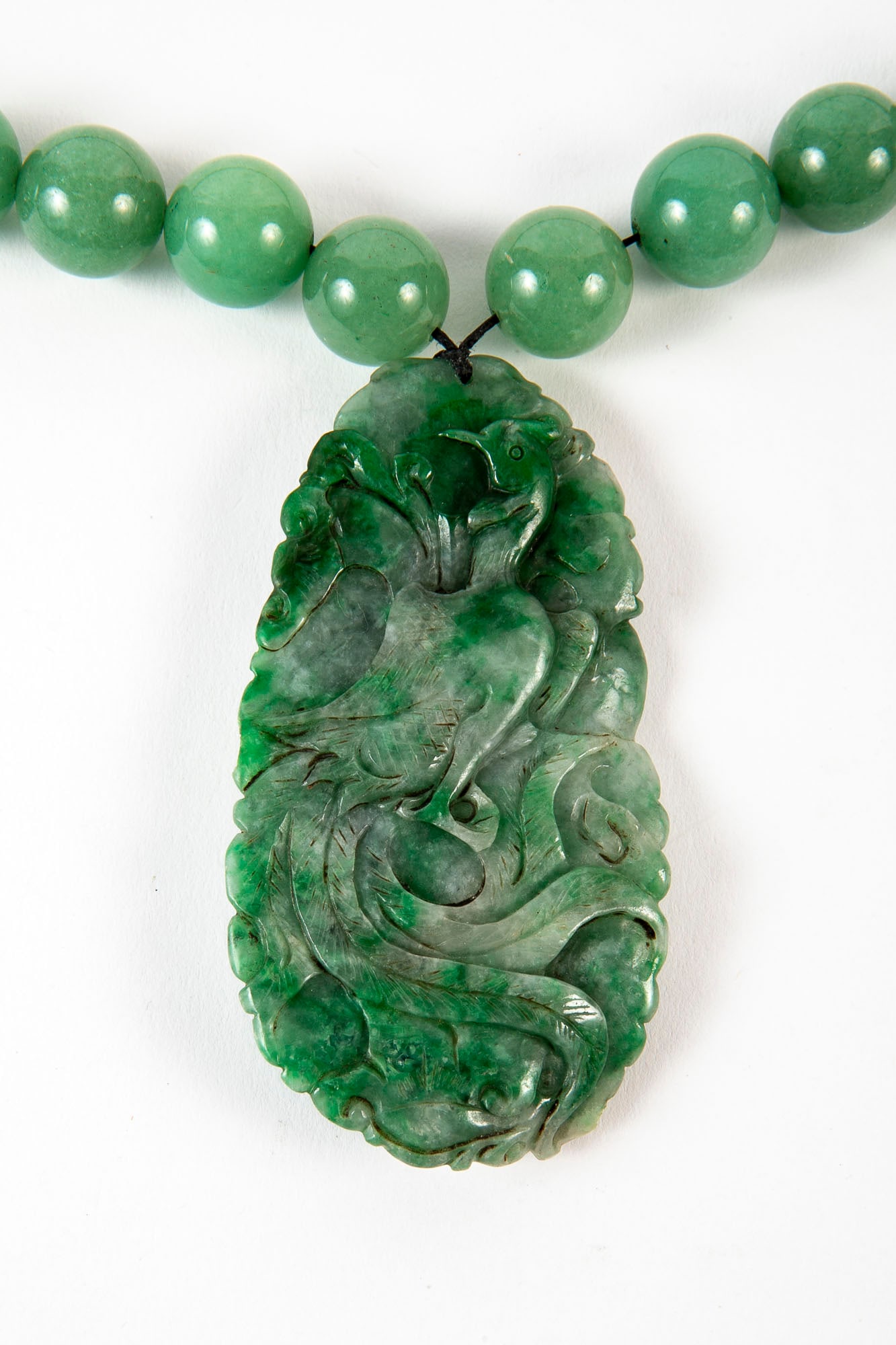 A massive Chinese necklace, interlaced with large natural beads (diameter: 1.5 cm) and a pendant (1 of 5)
