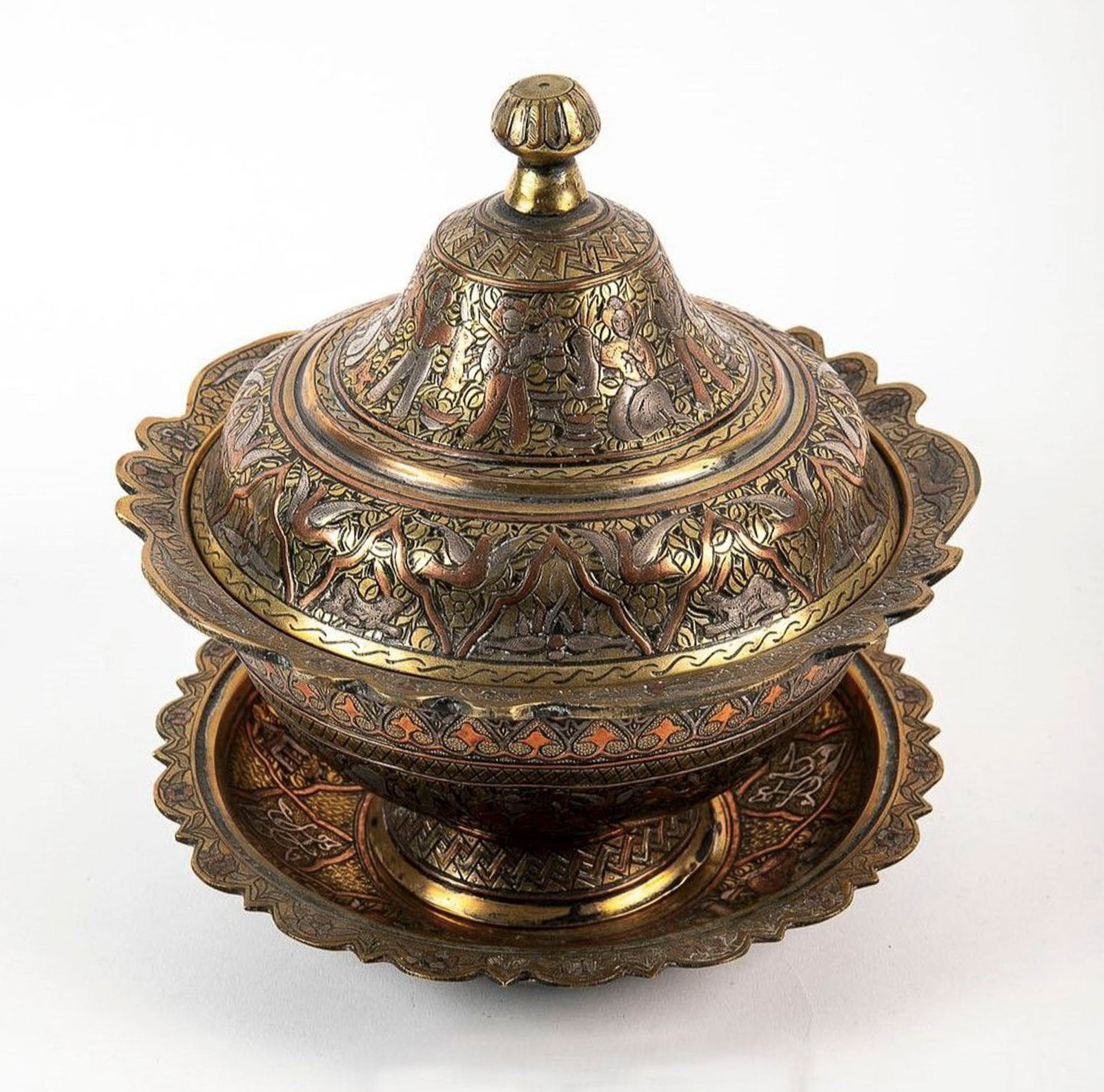 Vessel (stand, vessel and lid), made of copper and decorated with Damascus work, extremely heavy,: Vessel (stand, vessel and lid), made of copper and decorated with Damascus work, extremely heavy, Height: 22.5 cm, width: 21 cm, plate diameter: 19.5 cm,