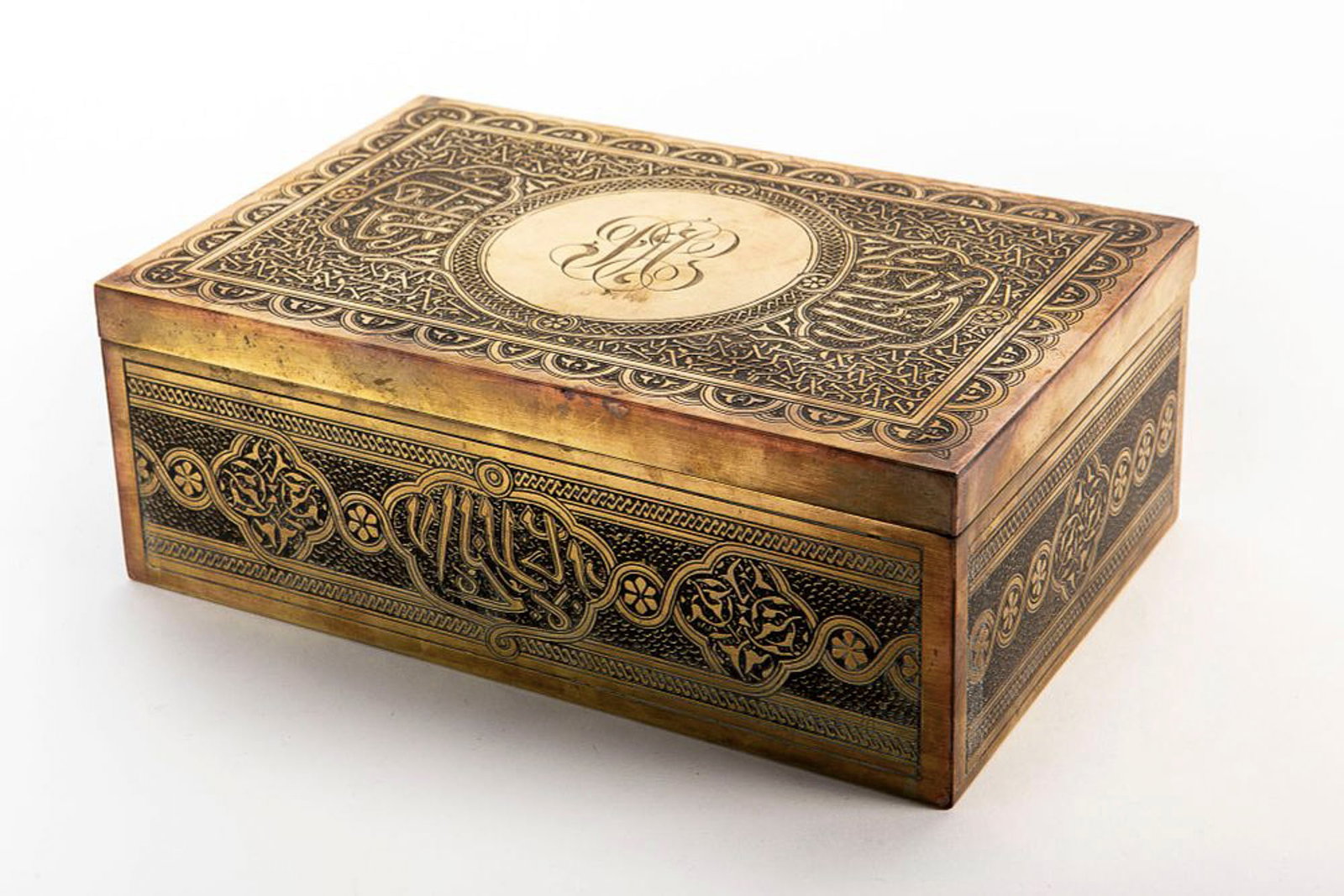 An antique Syrian table box, made of wood and brass, decorated by hand and in the center of the lid: An antique Syrian table box, made of wood and brass, decorated by hand and in the center of the lid an English monogram, Height: 8 cm, depth: 14 cm, width: 22 cm,