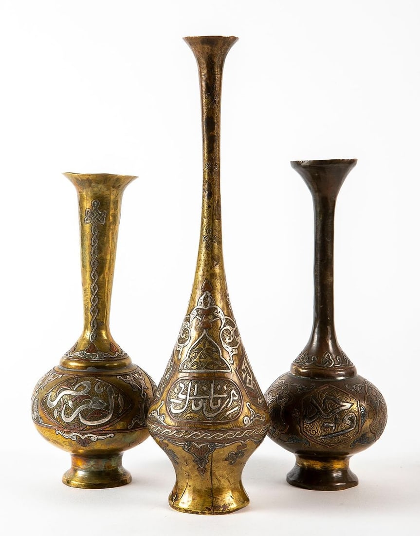 Lot of three antique Islamic vases, decorated with Damascus work, different models, Height (1 of 4)