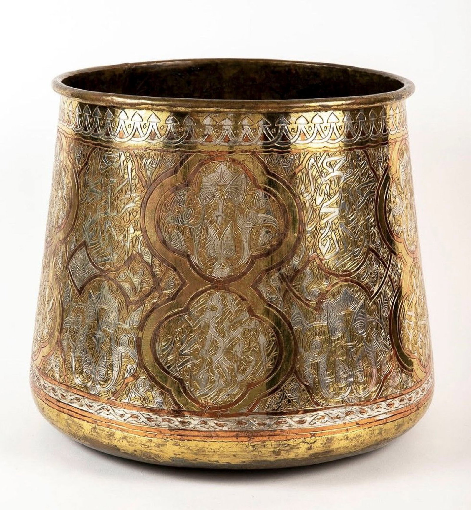 A large, impressive and beautiful Islamic pot, Damascus style, made of metal, decorated, Height: 28 (1 of 6)
