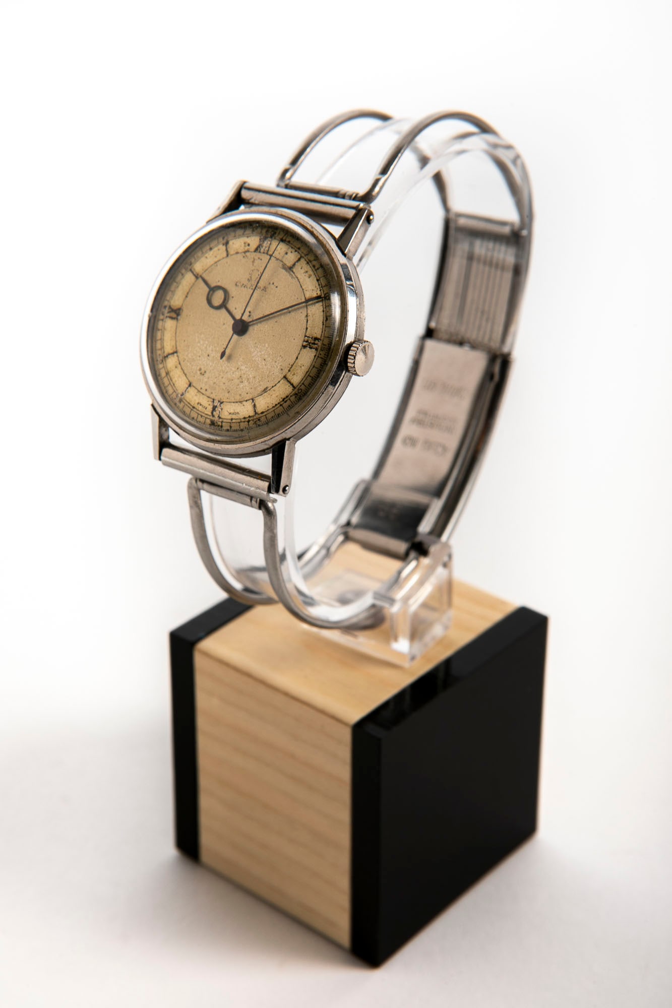 A wristwatch, made of metal, made by Omega, from the 1940s, 'Rare Omega 30T2 Art-Deco 'Pontife: A wristwatch, made of metal, made by Omega, from the 1940s, "Rare Omega 30T2 Art-Deco "Pontife Number board diameter: 3 cm