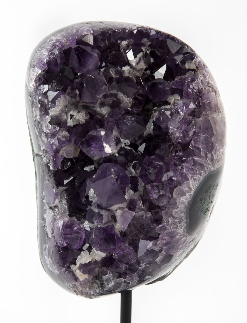 A natural amethyst stone, AAA quality, Uruguay, comes on a custom stand, Total weight: 2265 grams, (1 of 7)