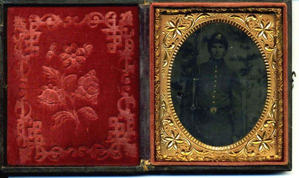Union Tintype with Bayoneted Rifle Officer