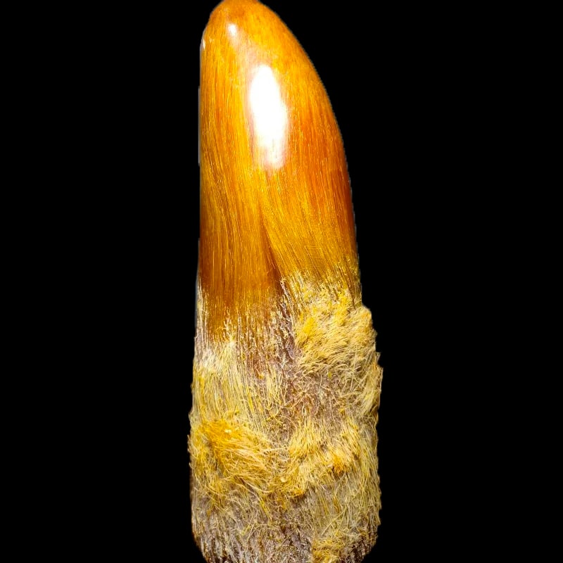 Chinese Vintage Bovine Horn Talisman Statue Amulet: Size: Height 22.8 cm. Materials: Ox horn. Condition: Resembles a retro aesthetic. Chinese vintage style ox horn figurine. This unique piece is designed to ward off evil spirits, harmonizing traditiona