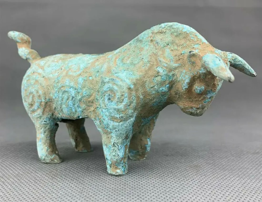 Vintage Style Chinese Bronze Bull Sculpture Decor (1 of 5)