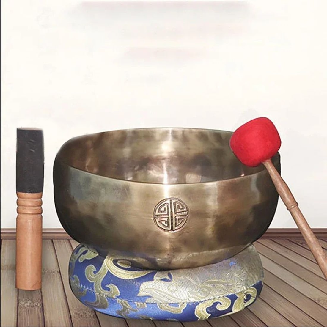 Vintage Singing Bowl Handcrafted Yoga Healing Tool: Size: Caliber 12 cm - Height 6.2 cm. Weight 420 g. Materials: Brass. Condition: Looks like vintage. Experience the soothing vibrations of this vintage-style brass full moon Nepal singing bowl. Handmad