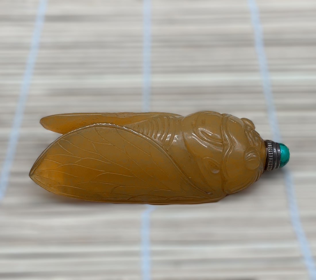 Vintage-Style Chinese Cicada Glass Snuff Bottle (1 of 4)