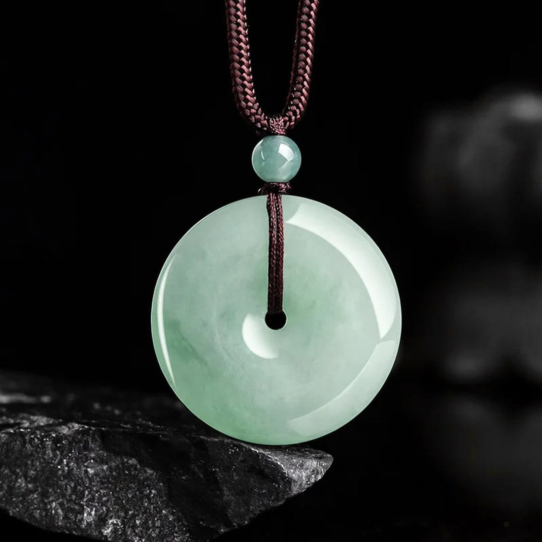 Elegant Jade Green Circle-Shape Pendant Necklace (1 of 2)
