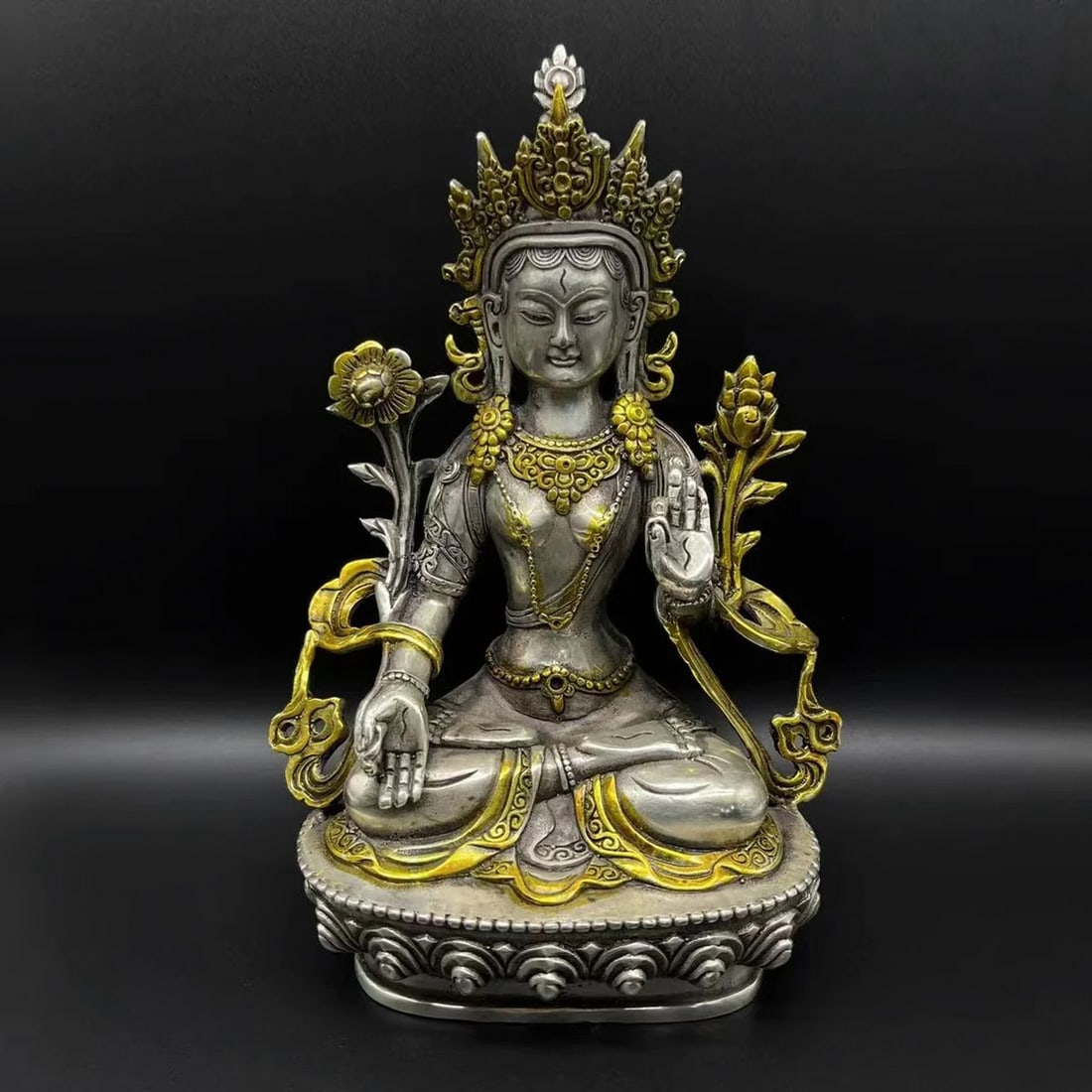 Collectible Oriental Bodhisattva Guan Yin Statue: Size: Height 22 cm - Length 12.7 cm - Width 9.1 cm. Weight 990 g. Materials: Tibetan silver (alloy of tin with copper or zinc). Condition: Looks like vintage. Bodhisattva Guan Yin statue, the Bodhisat