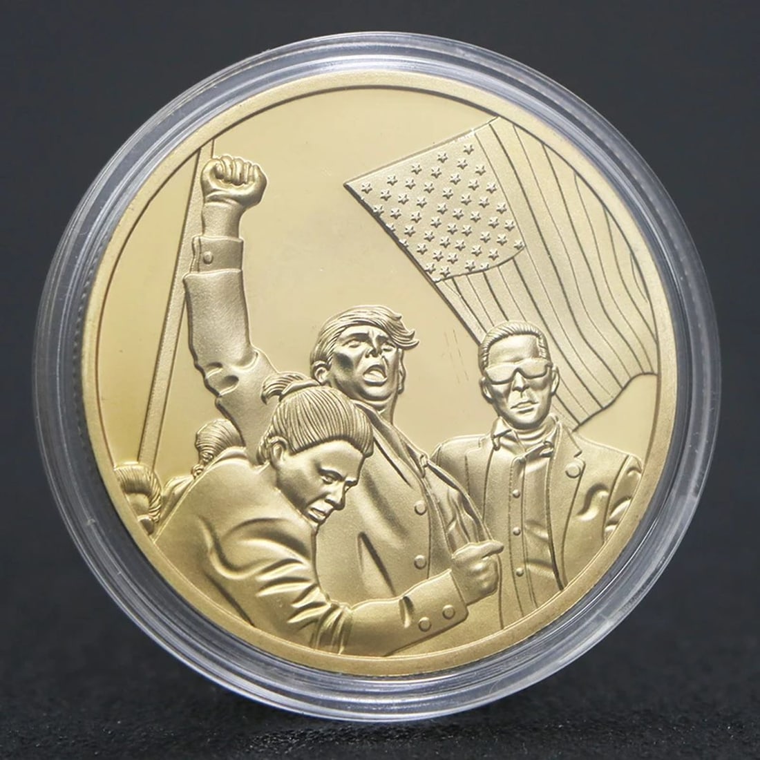Yellow Gilding USA Replica Coin President Trump: Size: Diameter 4 cm - Thickness 0.3 cm - Quantity 1 ??. Materials: Metal with plated gold. Condition: New. Gold-plated commemorative replica coin featuring Donald Trump, marking his 2024 presidential 