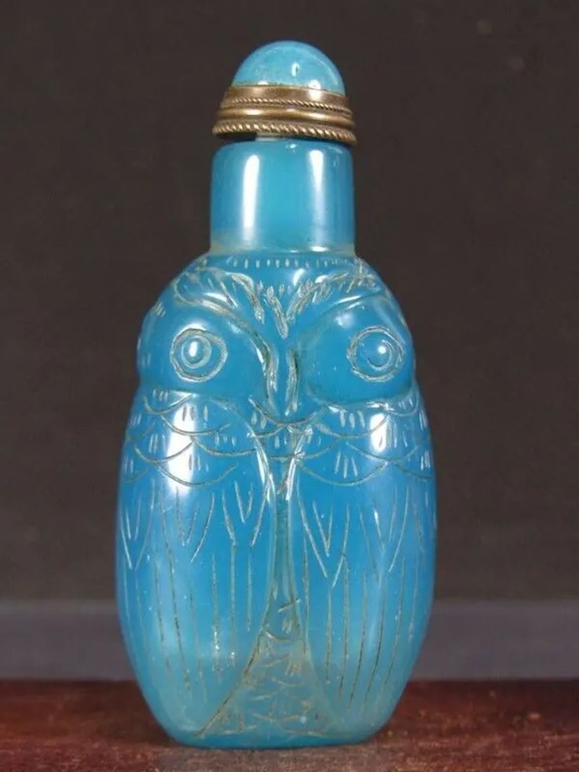 Chinese Old Style Azure Peking Glass Snuff Flask (1 of 4)