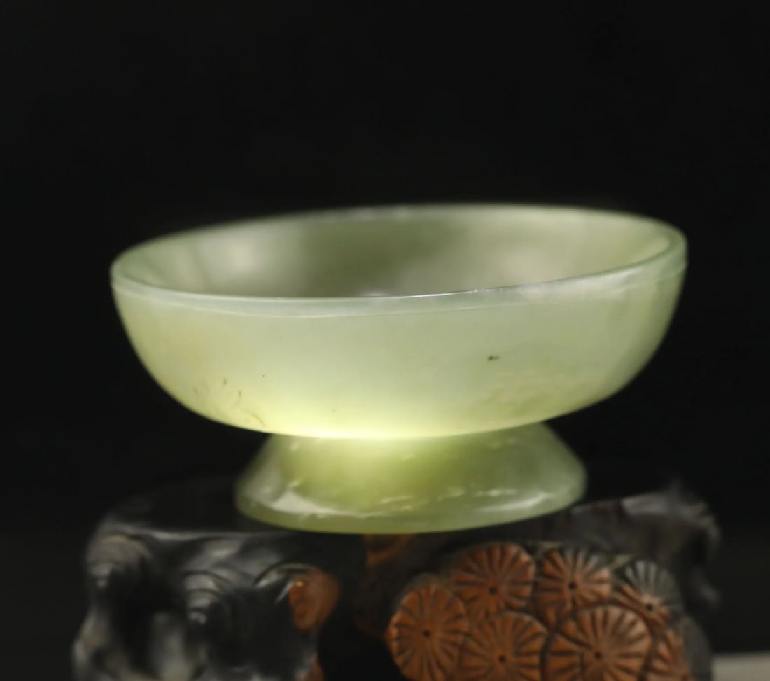 Vintage-Style Hetian Jade Chinese Drinking Cup (1 of 4)