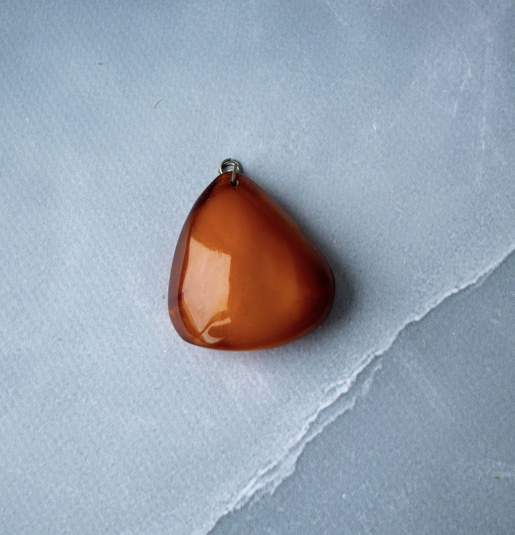 Authentic Egg Yolk Baltic Amber Pendant 100% Natural: This beautiful pendant showcases a genuine piece of 100% natural egg yolk Baltic amber, celebrated for its rich, warm hues. Weight: 19 grams (0,67 oz) Size: 19x42x58 mm Stone: 100% Natural Baltic Ambe