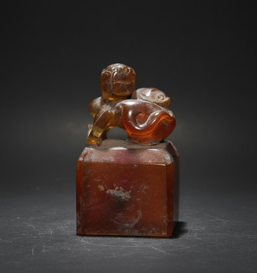 Vintage Han Dynasty Style Glass Handmade Seal: Size: Height 9.14 cm - Length 5.59 cm - Width 5.59 cm. Weight 0.6 kg. Materials: Glass. Condition: Resembles a retro aesthetic. This handmade Chinese glass seal is crafted in a vintage Han Dynasty sty