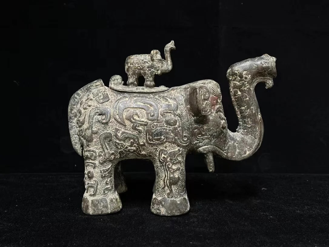 Elephant Figurine Vintage Four Dragons Engraving (1 of 1)