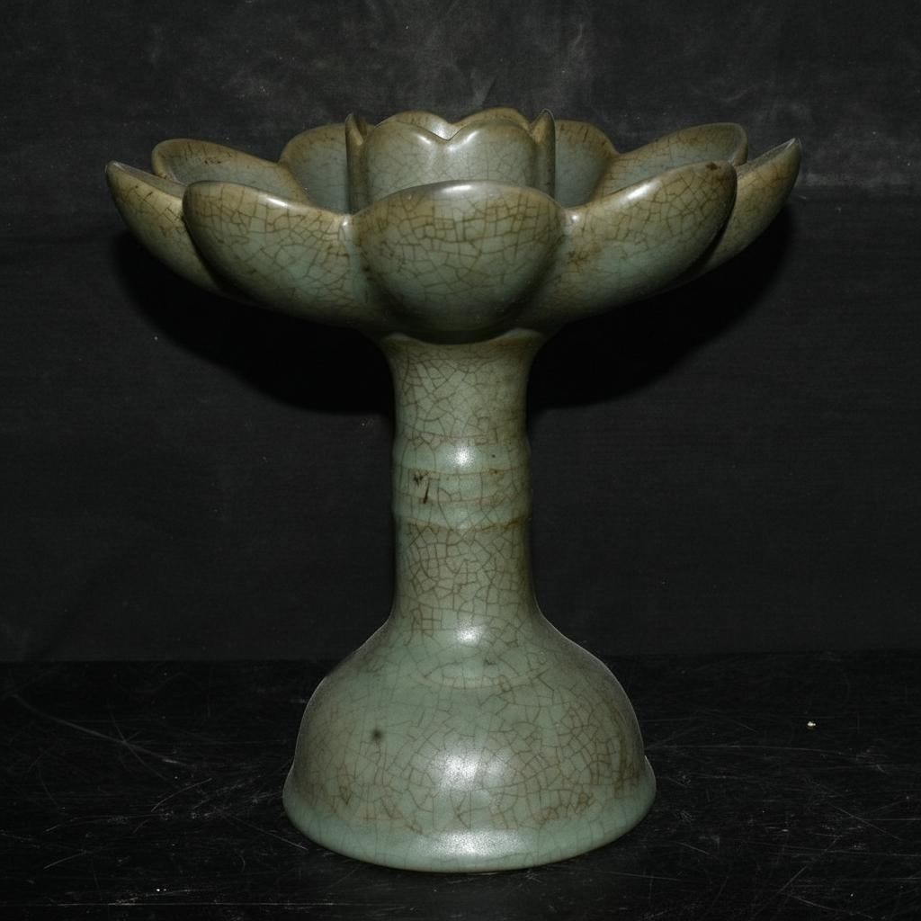 Lotus Shape Vintage Style Porcelain Candle Holder (1 of 7)