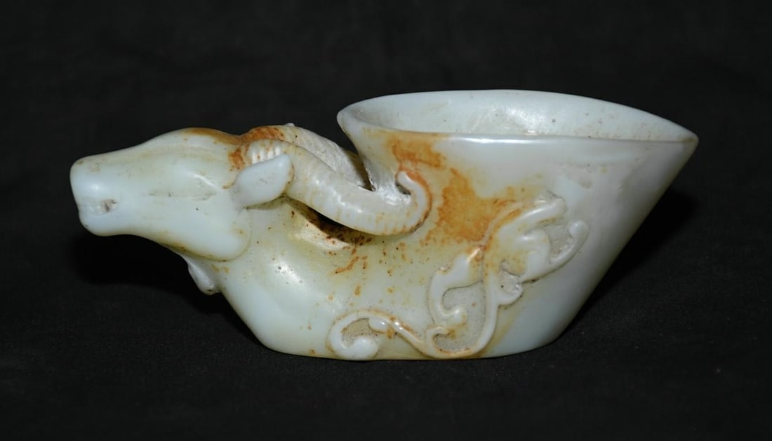 Vintage-Style Chinese Teacup Wine Goblet Sheep: Size: Height 5 cm - Length 11 cm - Width 4 cm. Weight 1 kg. Materials: Jade. Condition: Resembles a retro aesthetic. This retro-style Chinese teacup, inspired by an ancient dynasty, features a statue-