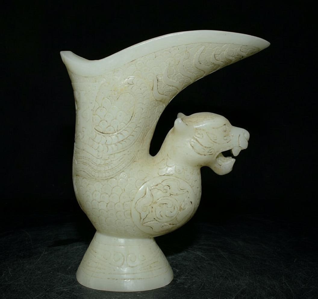 Vintage Chinese Bowl Wine Vessel Carved White Jade: Size: Height 23 cm - Length 18 cm - Width 7 cm. Weight 2 kg. Materials: White jade. Condition: Appears to have a classic aesthetic. This vintage Chinese bowl is a tall wine vessel carved from white ja
