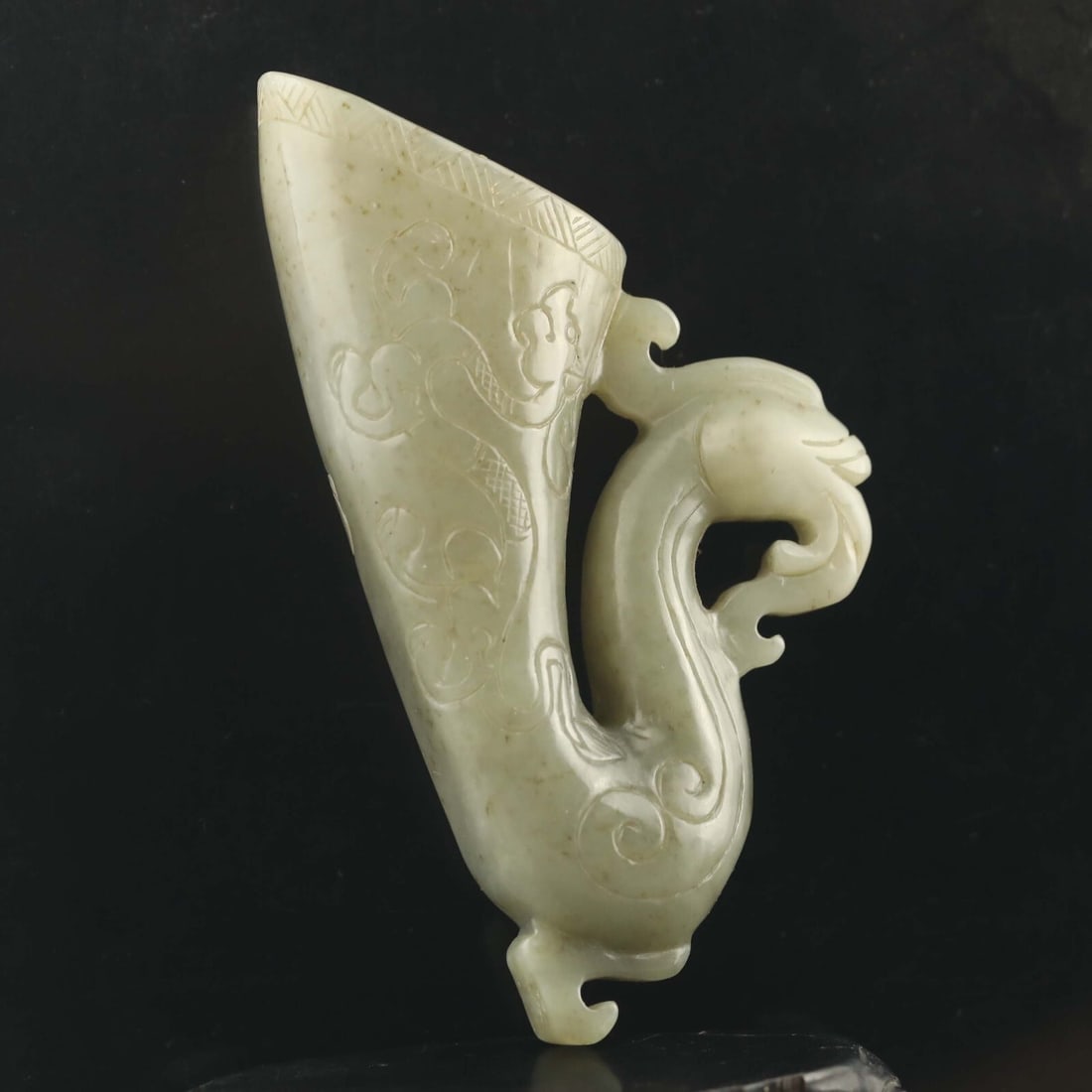 Chinese Wine Cup Hand-Carved Hetian Jade Phoenix: Size: Height 3 cm - Length 12 cm - Width 7 cm. Materials: Hetian jade. Condition: Resembles a retro aesthetic. This vintage-style Chinese bowl is a figurine of a wine cup, hand-carved from Hetian jade