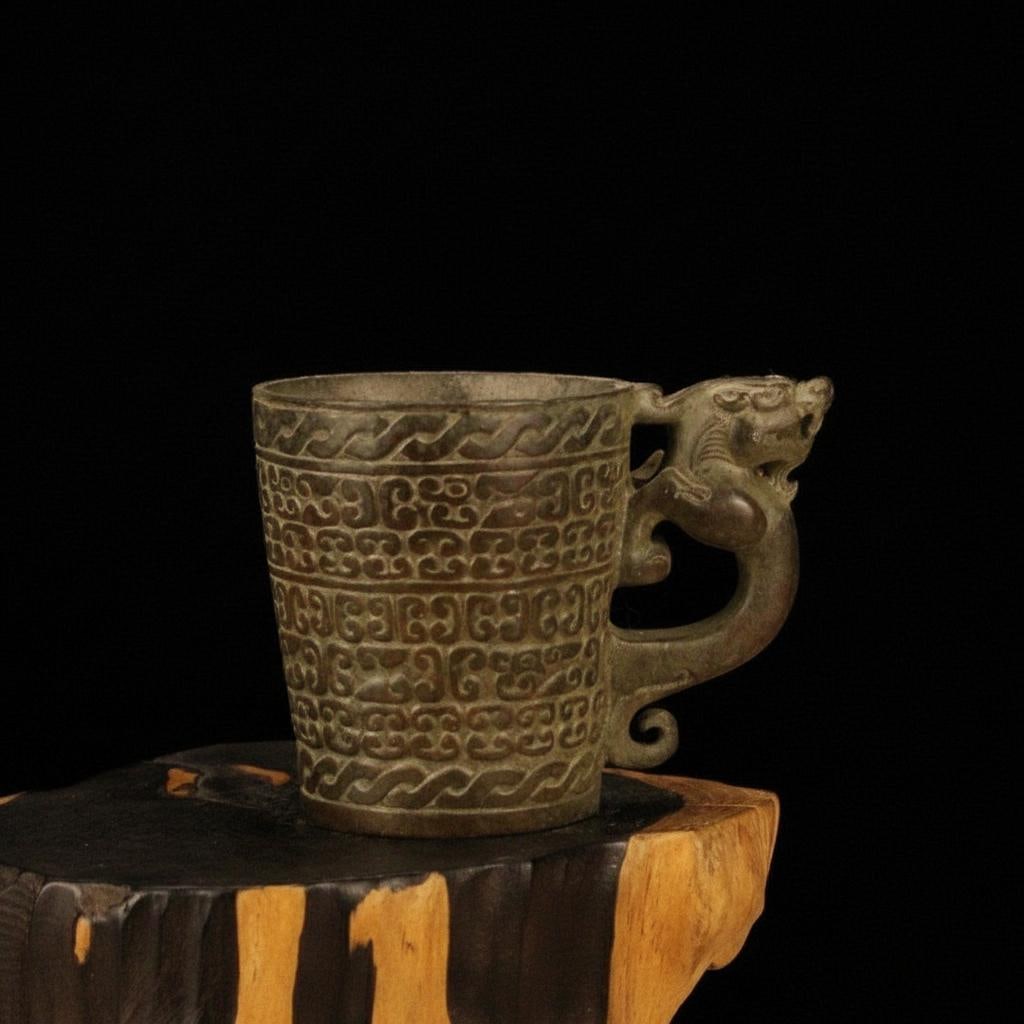 Chinese Wine Cup Relief Pattern Dragon Handle: Size: Height 10 cm - Length 7 cm - Width 6 cm. Weight 1 kg. Materials: Copper. Condition: Excellent. This antiques-style Chinese wine cup is exquisitely crafted, featuring an intricate relief pattern