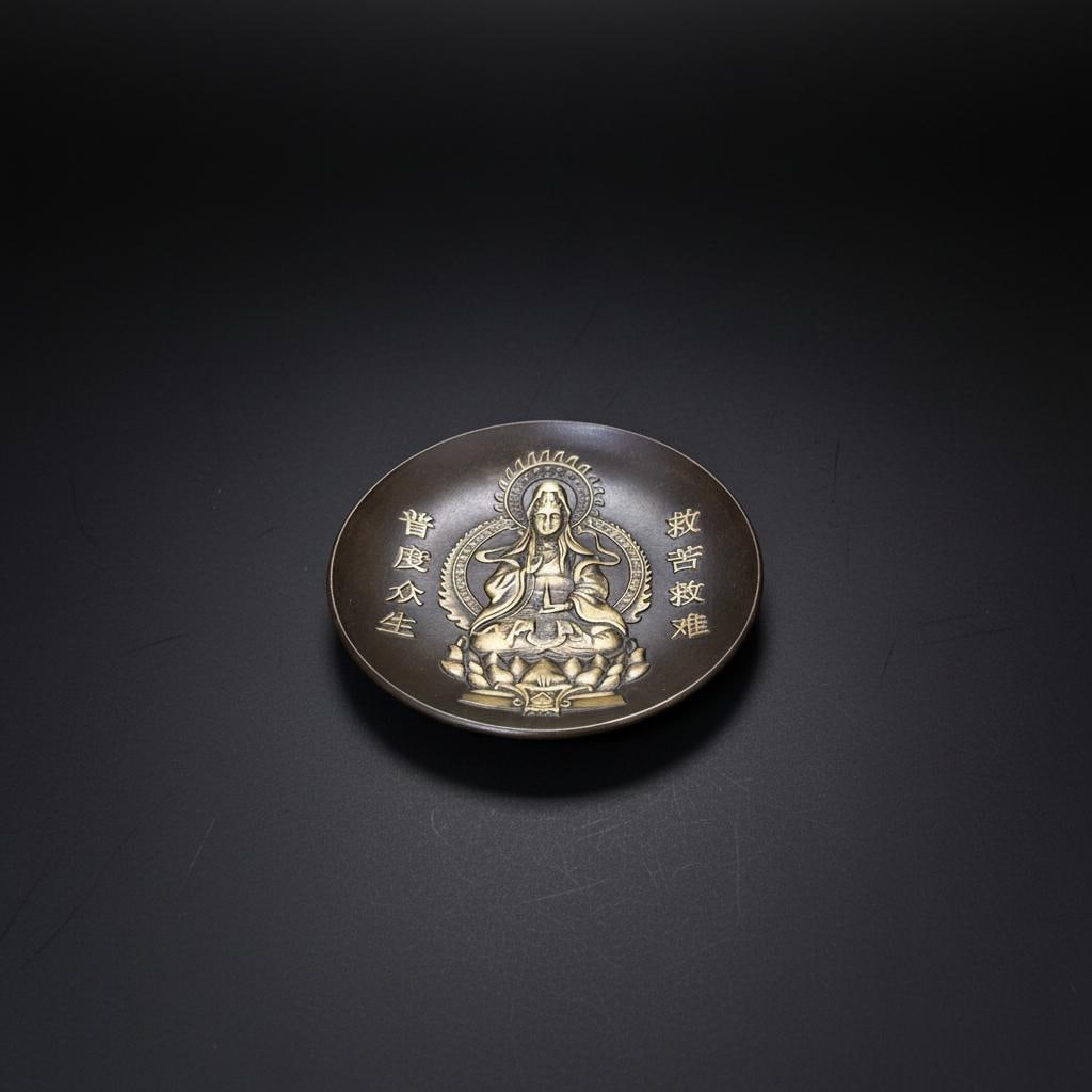 Collectible Chinese Plate Bronze Dish Guanyin: Size: Height 1 cm - Length 11 cm - Width 11 cm. Materials: Bronze. Condition: Looks like vintage. This retro-style Chinese plate is crafted from bronze. The dish features a central depiction of Guanyi