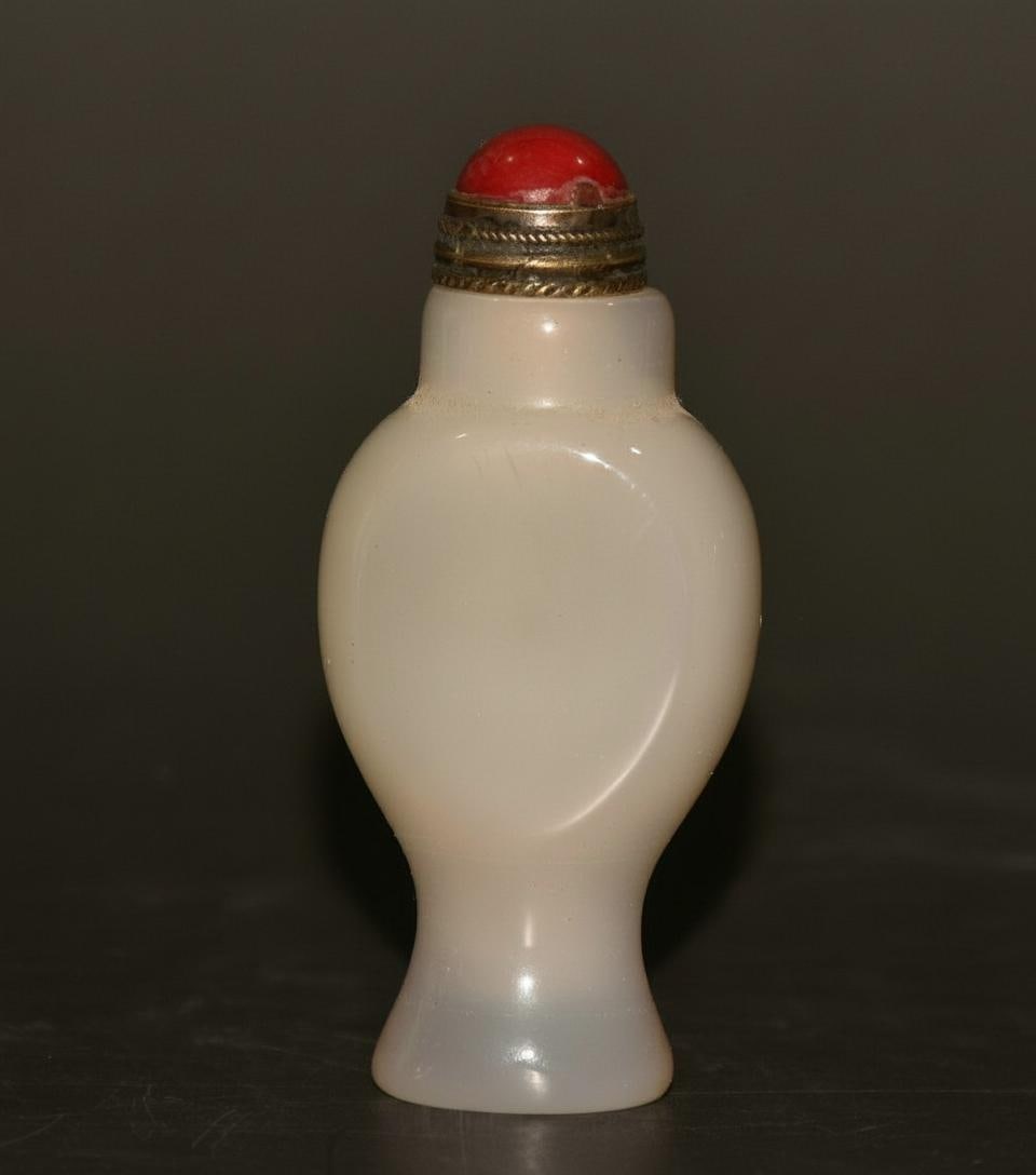 Hand Carved Oriental Agate Snuff Bottle Box Statue (1 of 9)