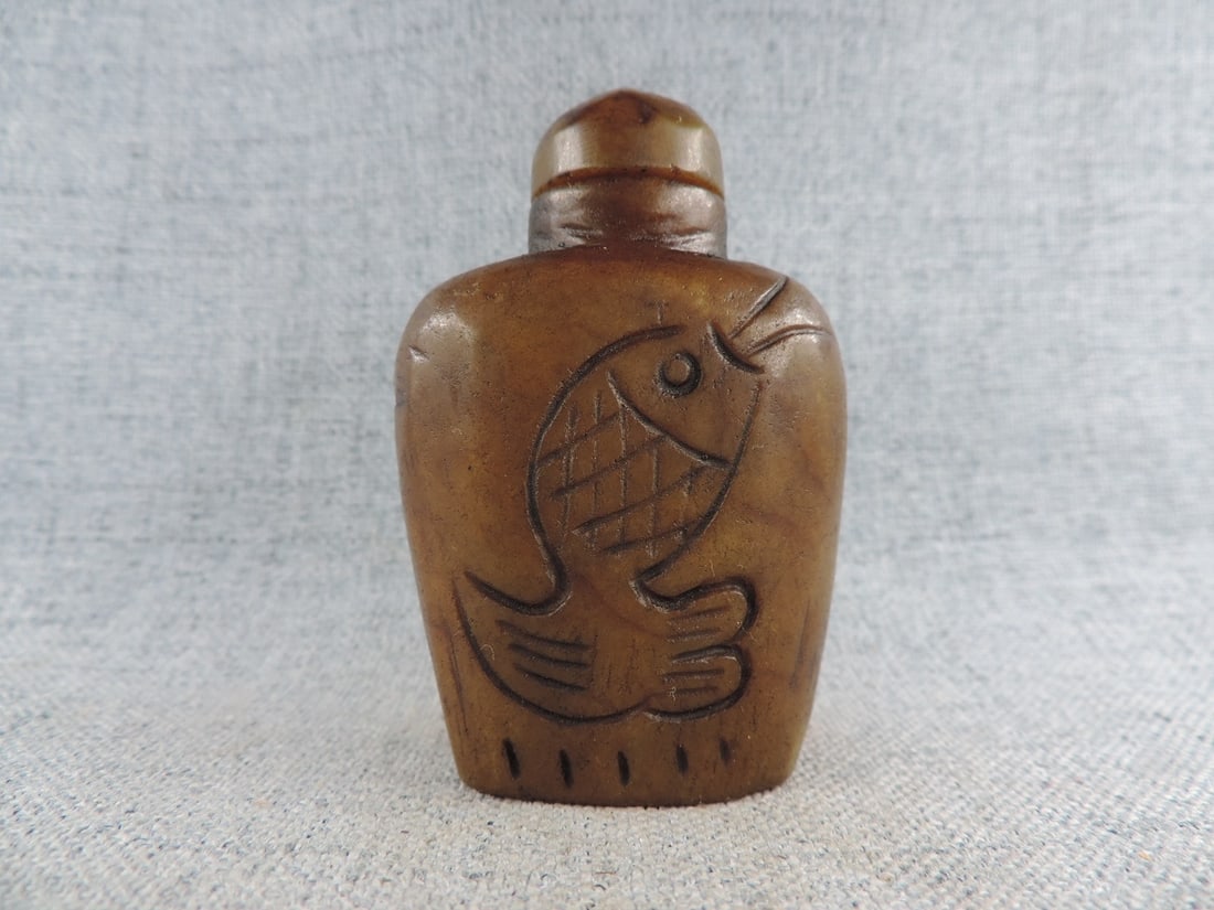 Chinese Natural Jade Snuff Box Fish Carved Motif (1 of 7)