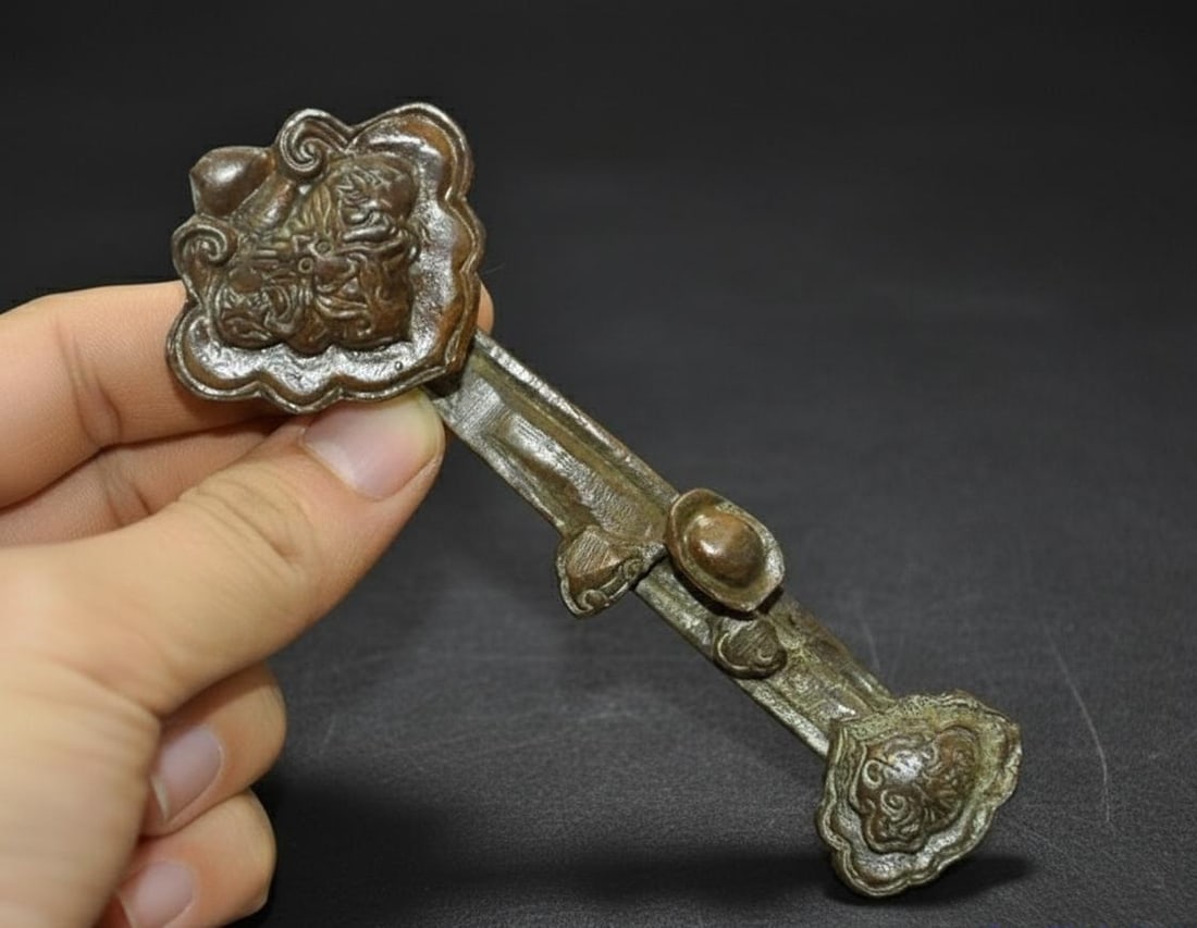 Bronze Sculpture Ruyi Scepter Feng Shui Wealth: Size: Height 2 cm - Length 10.5 cm - Width 3.5 cm. Weight 0.2 kg. Materials: Bronze. Condition: Excellent. This vintage inspired sculpture is a Ru-Yi scepter crafted from bronze, styled after an ancie