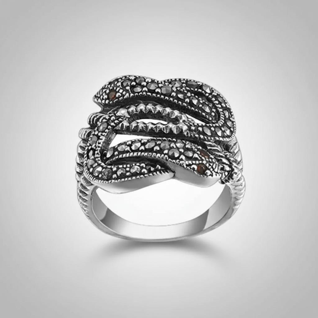 Red Stone Eyes Coiled Snake Silver Ring Vintage: Size: Ring size 10 - Width 15 mm. Weight 5 g. Materials: S925 silver, artificial gems. Condition: New. This vintage style ring is crafted from S925 silver and features a coiled snake design. The