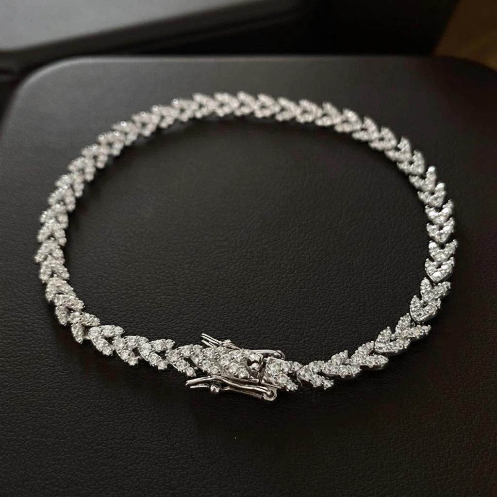 Sparkling Cubic Zirconia Leaf Bracelet 925 Silver: Size: Length 15 cm - Width 4 mm. Weight 7 g. Materials: 925 sterling silver, cubic zirconia. Condition: New. This bracelet is crafted from 925 sterling silver and features a series of articulated